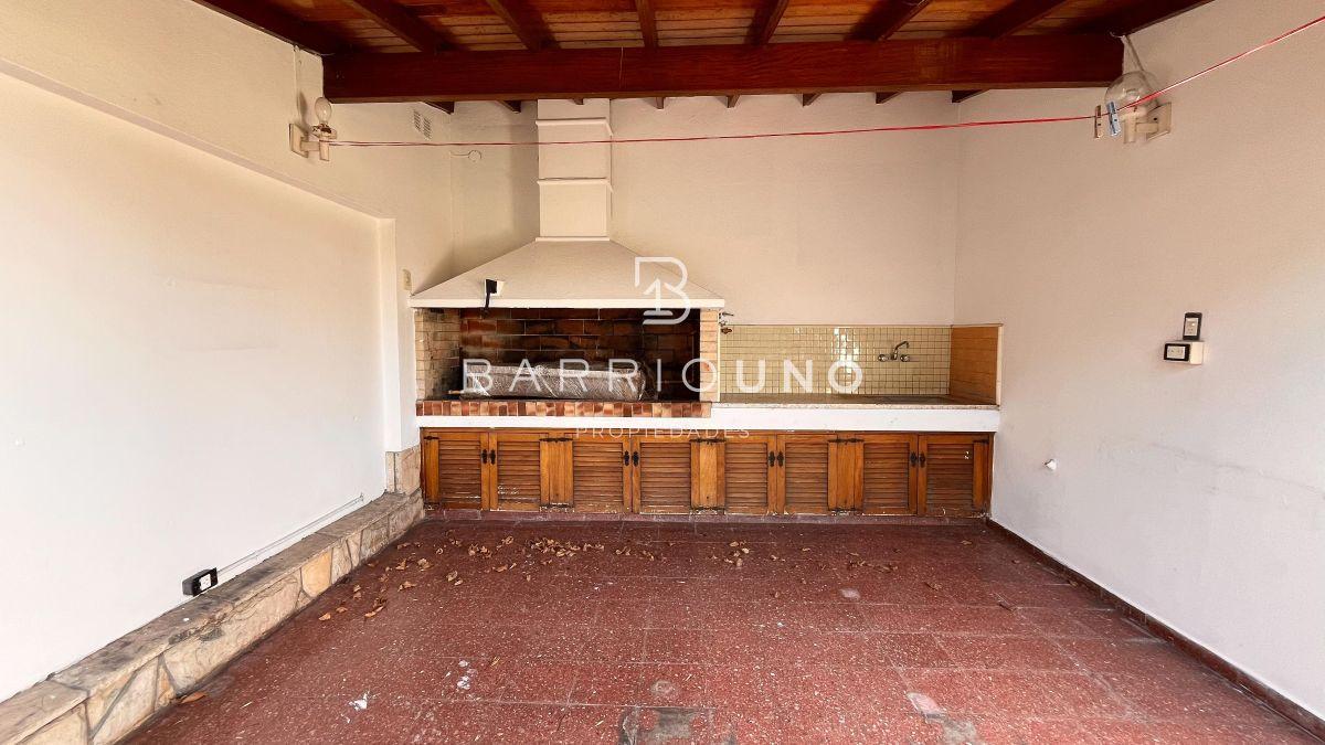 Foto de Casa 399 m² | Lote 1.021 m² | 3 dorm. | Pileta | Quincho cubierto |, imagen 4