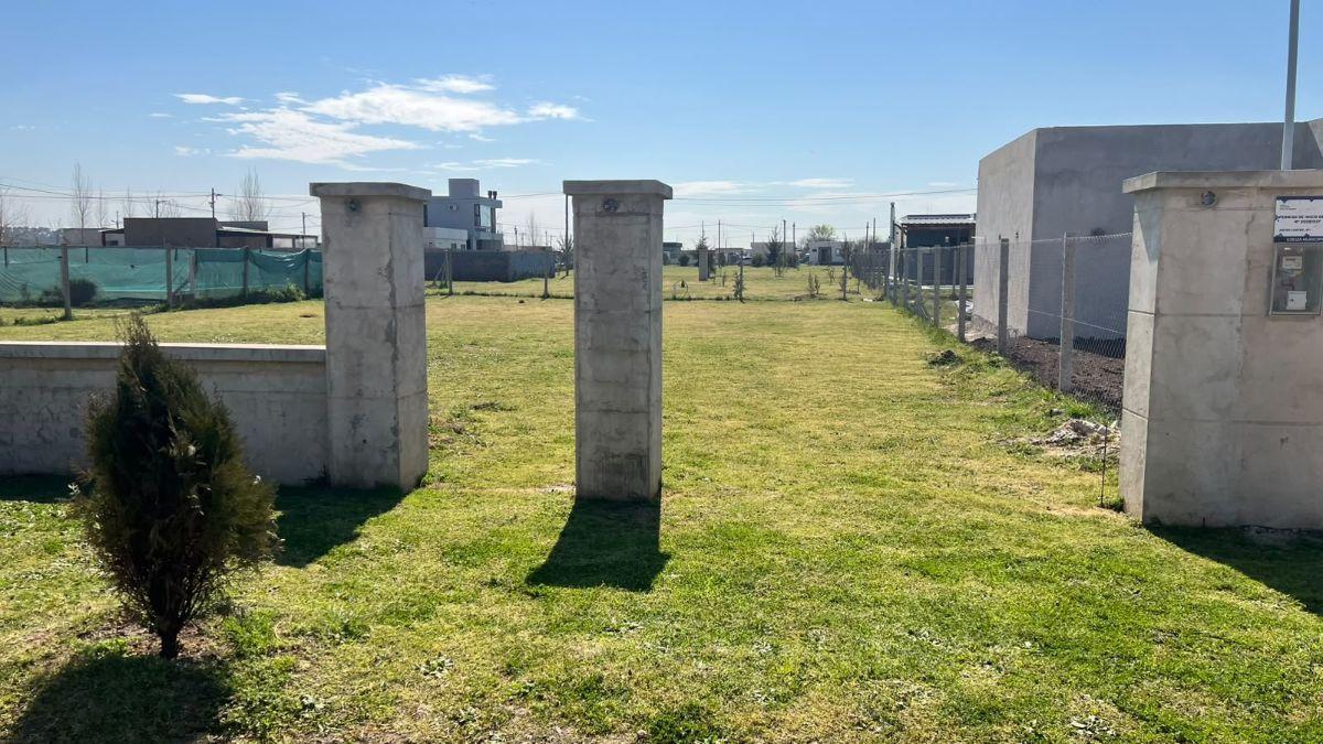 Foto de Lote con Escritura de 300 m2 en el Barrio Estilo Campo Canning, imagen 3