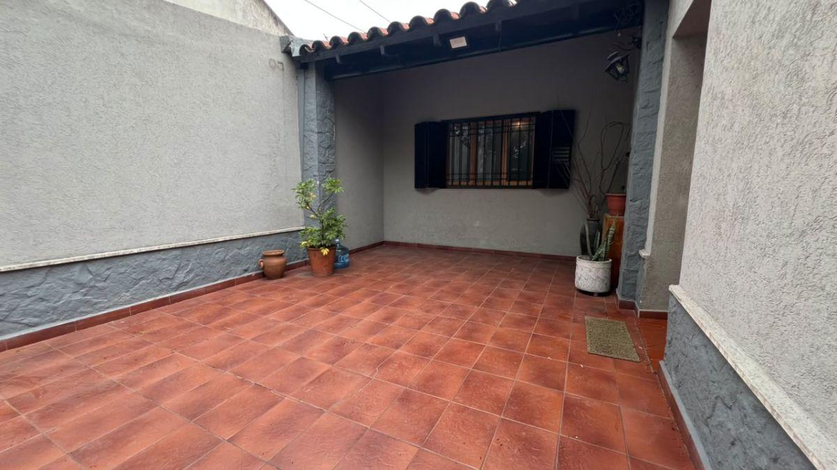 Foto de Casa de 2 dormitorios en Ezeiza a metros de la estacion – Terreno libre, imagen 2