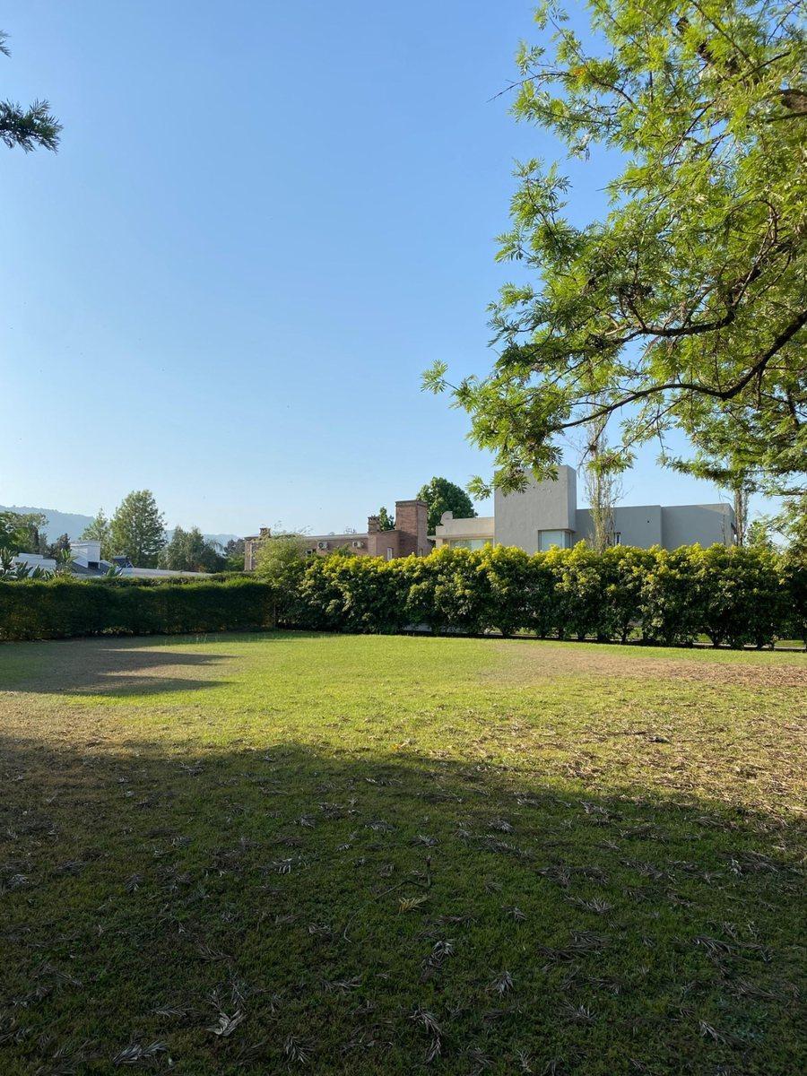 Venta B° Las Victorias Lote Esquina Unico 930 m² 4