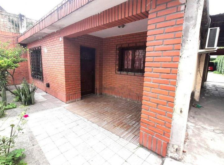 CASA EN VENTA A MEDIA CUADRA DE LA AV. ROCA 2600 5