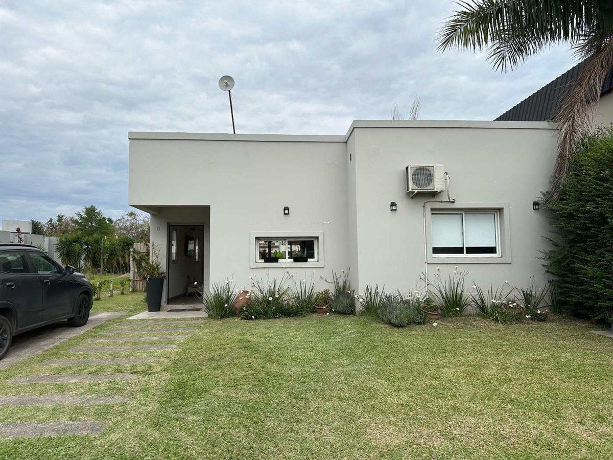 VENTA CASA YERBA BUENA 3 DORMITORIOS SOLANO VERA… - Roomix