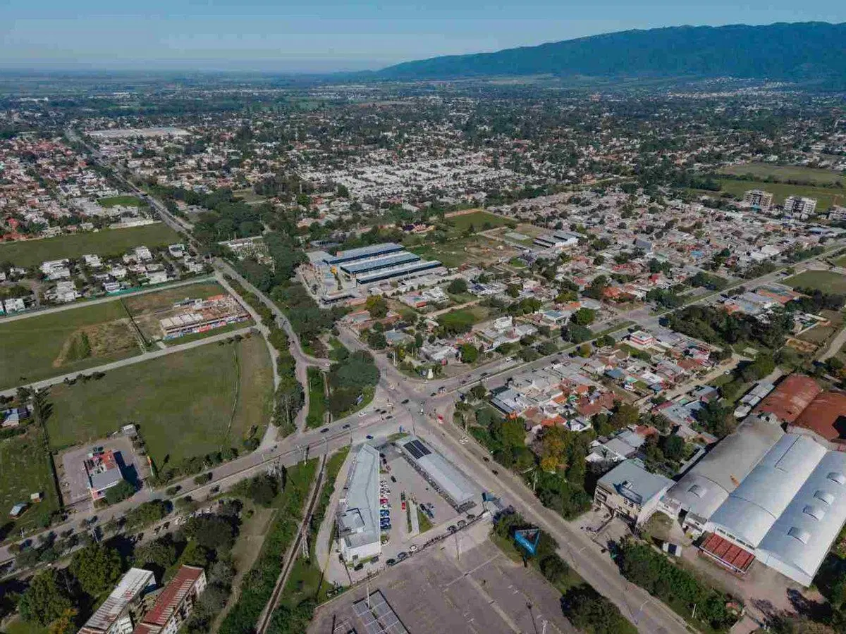 YERBA BUENA ALQUILER LOCAL COMERCIAL 200m2 5