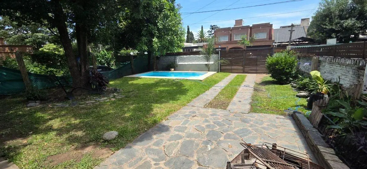 VENTA CASA A REFACCIONAR YERBA BUENA CON PILETA 4