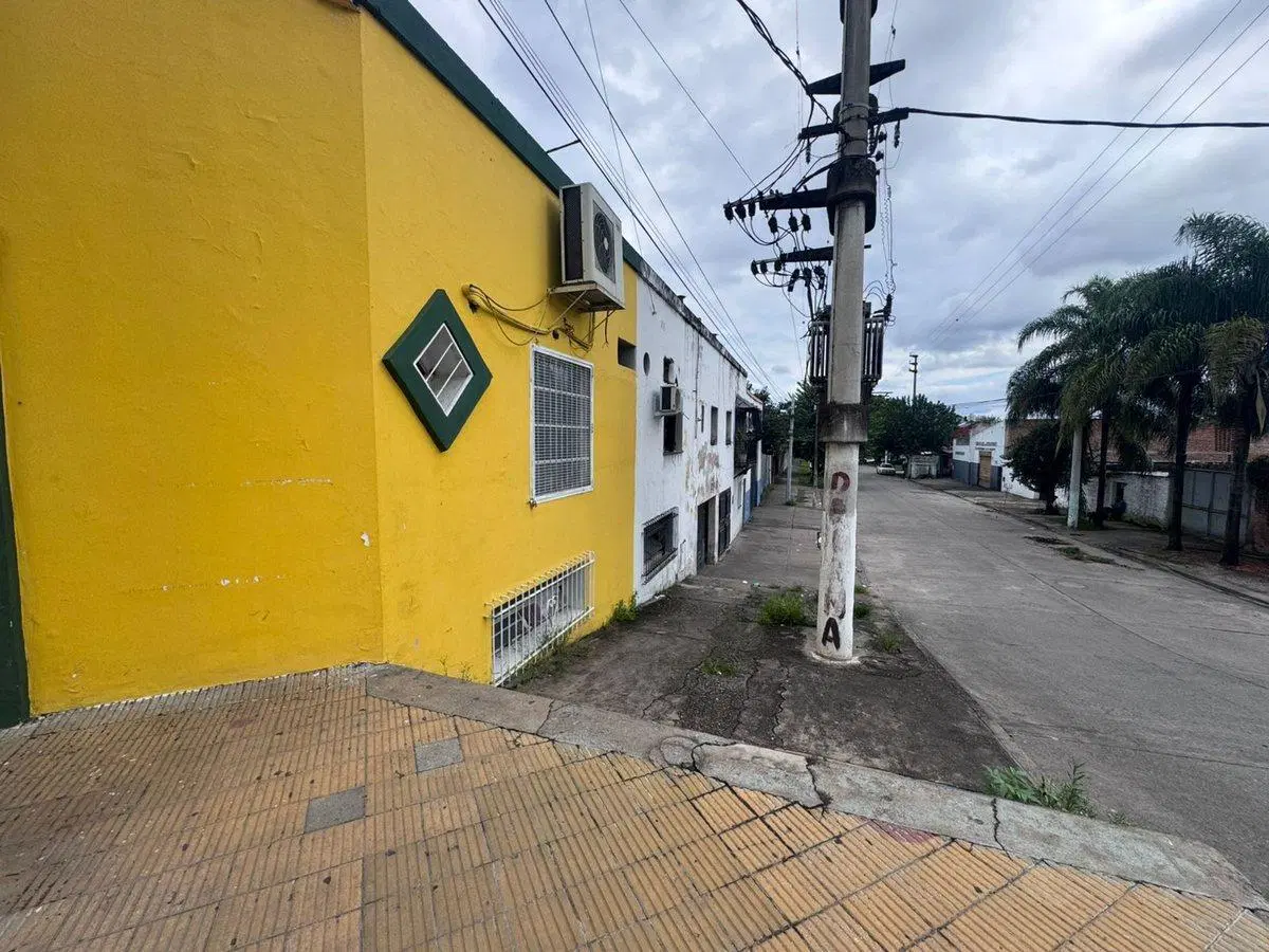 VENTA ESQUINA AV. BELGRANO Y AZCUENAGA 560M2 3