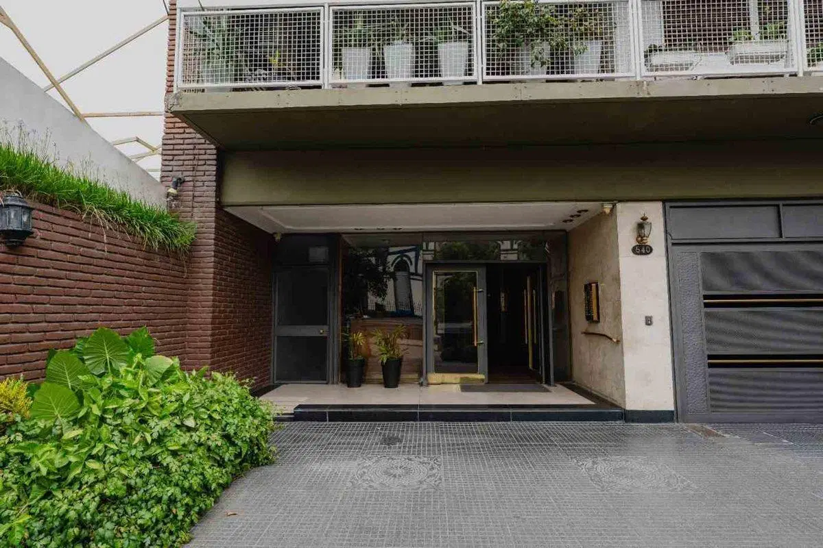 VENTA DEPARTAMENTO 4 DORMITORIOS CON PATIO PROPIO 2