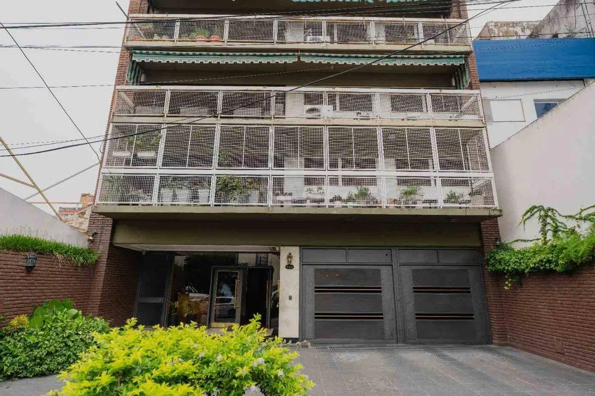 VENTA DEPARTAMENTO 4 DORMITORIOS CON PATIO PROPIO 3