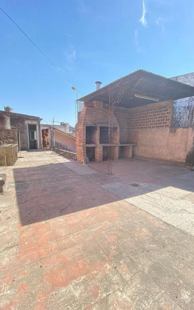 CASA A REFACCIONAR ZONA COMERCIAL 3