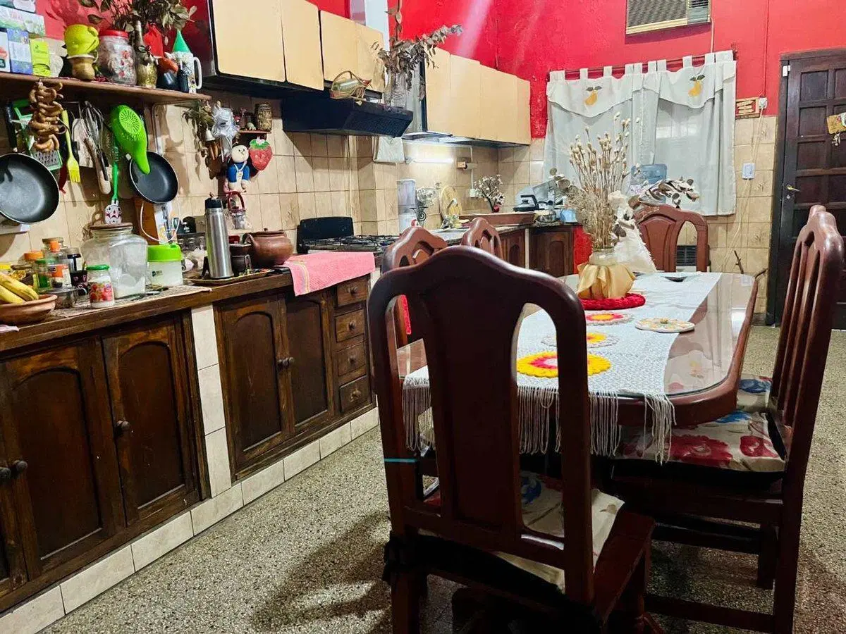 CASA EN VENTA 3 DORMITORIOS CON LOCAL COMERCIAL 2