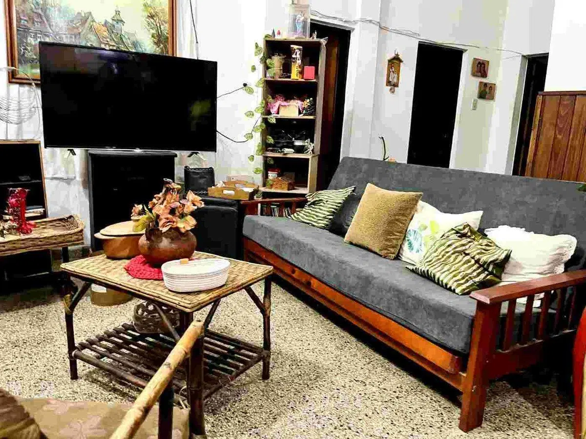 CASA EN VENTA 3 DORMITORIOS CON LOCAL COMERCIAL 5