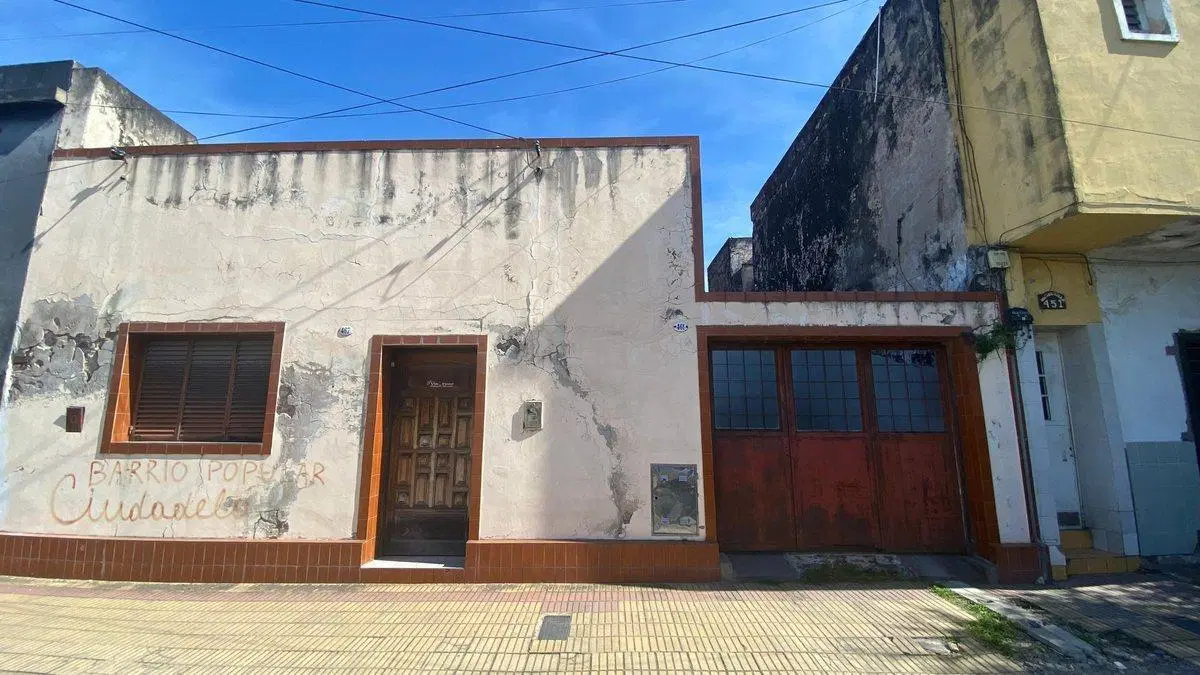 VENTA DE TERRENO CON CASA A DEMOLER-M. LILLO 461 2