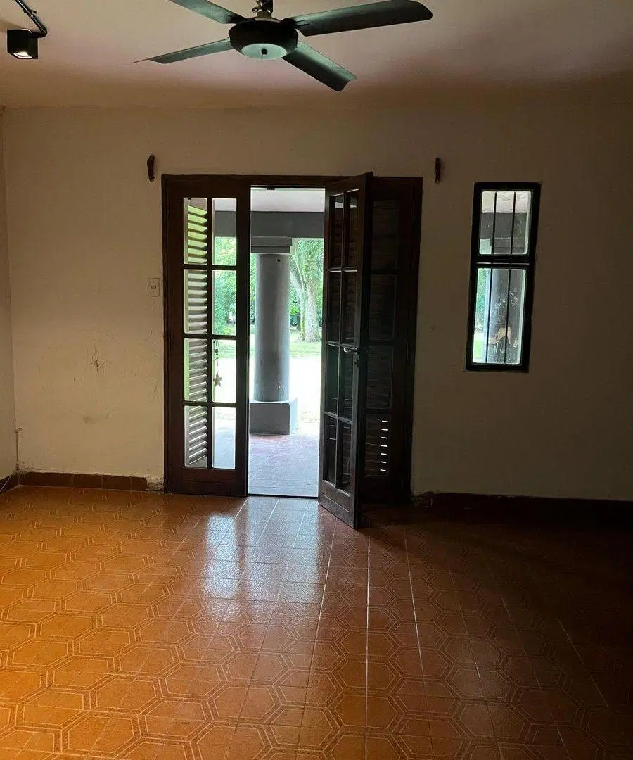 ALQUILER COMERCIAL FRENTE PARQUE PERCY HILL 1700m2 4