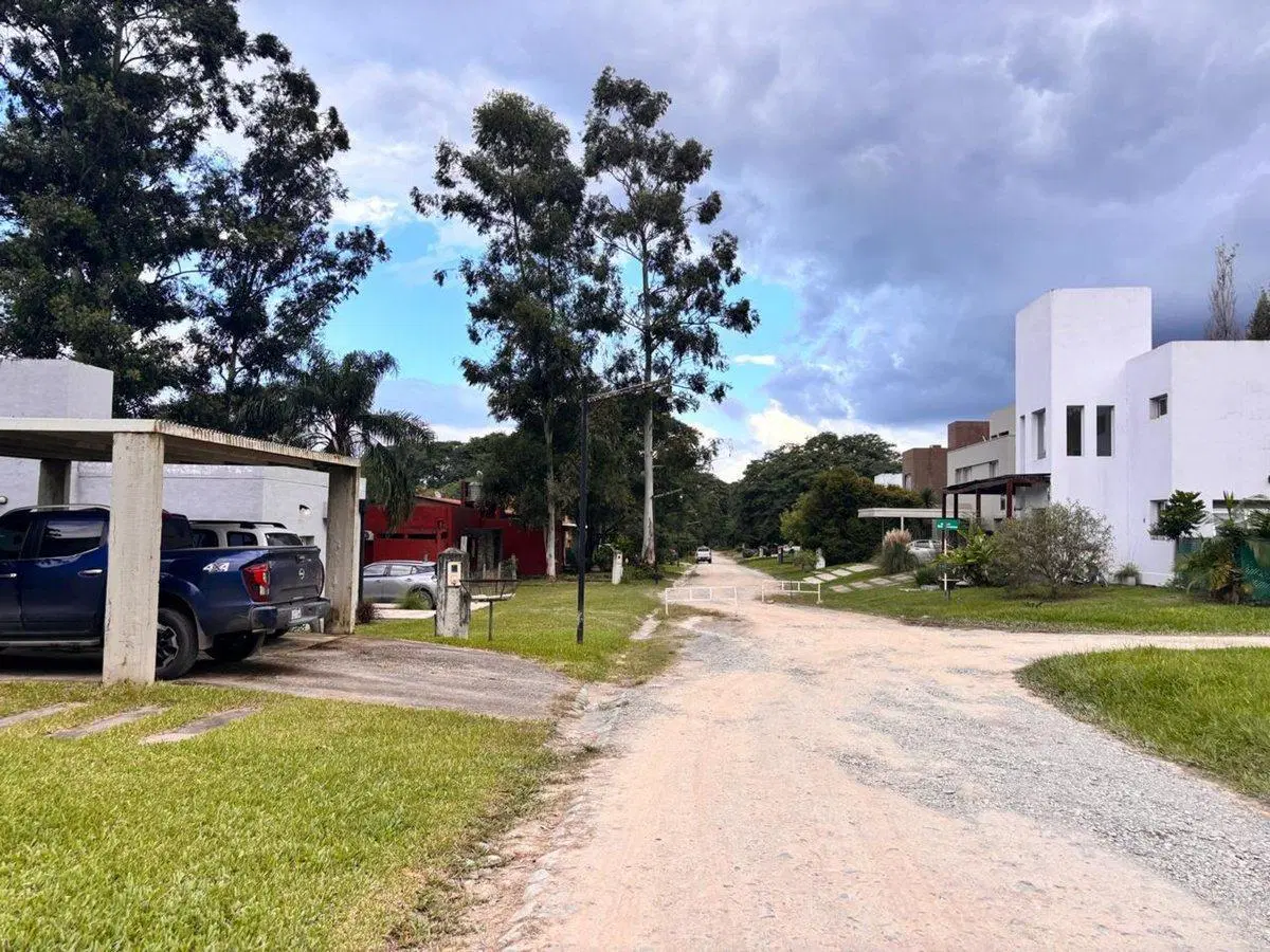 VENDO TERRENO EN COUNTRY LA ARBOLEDA 5
