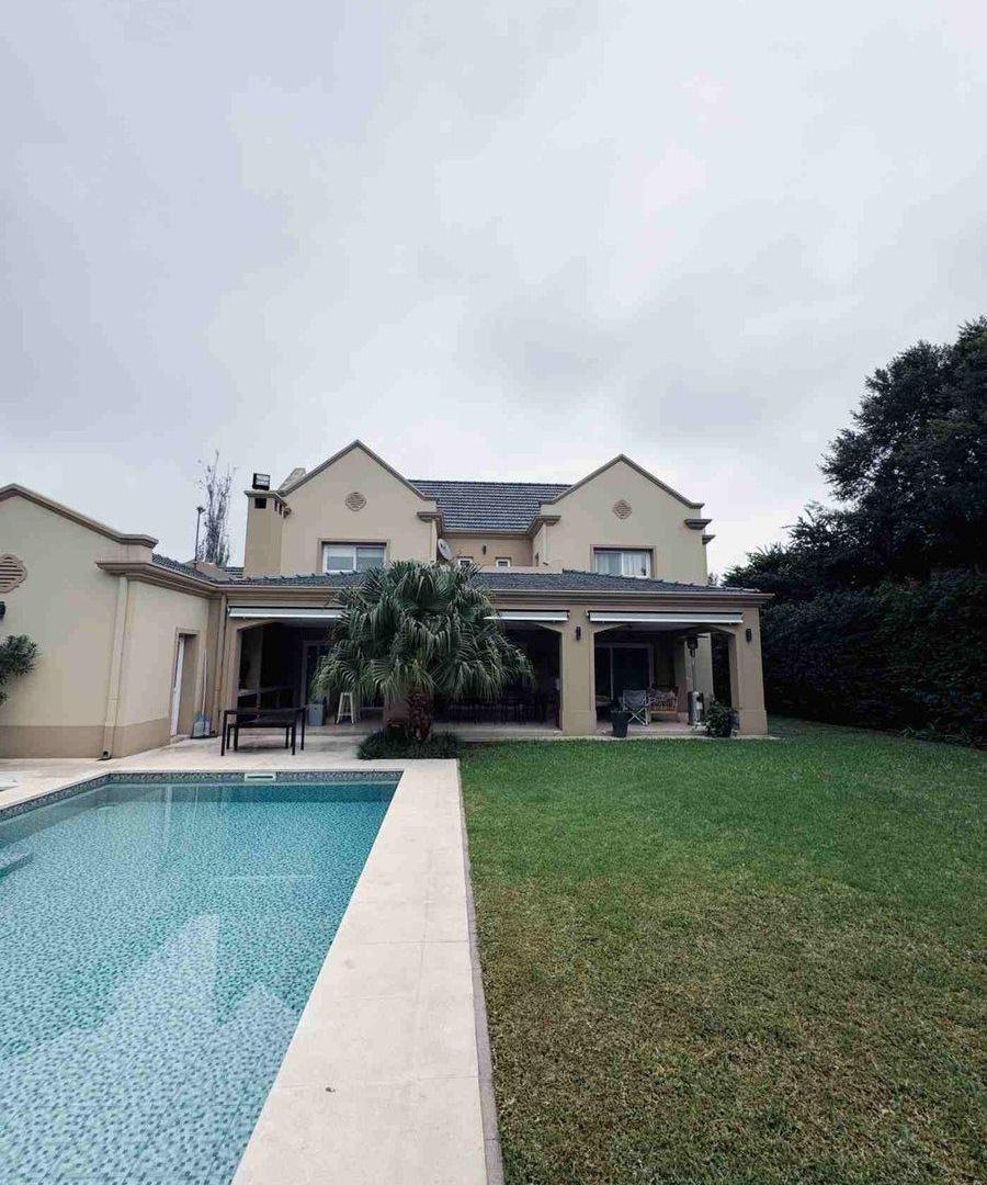 VENTA CASA Bº LOS OLIVOS  LOTE CENTRAL PREMIUM