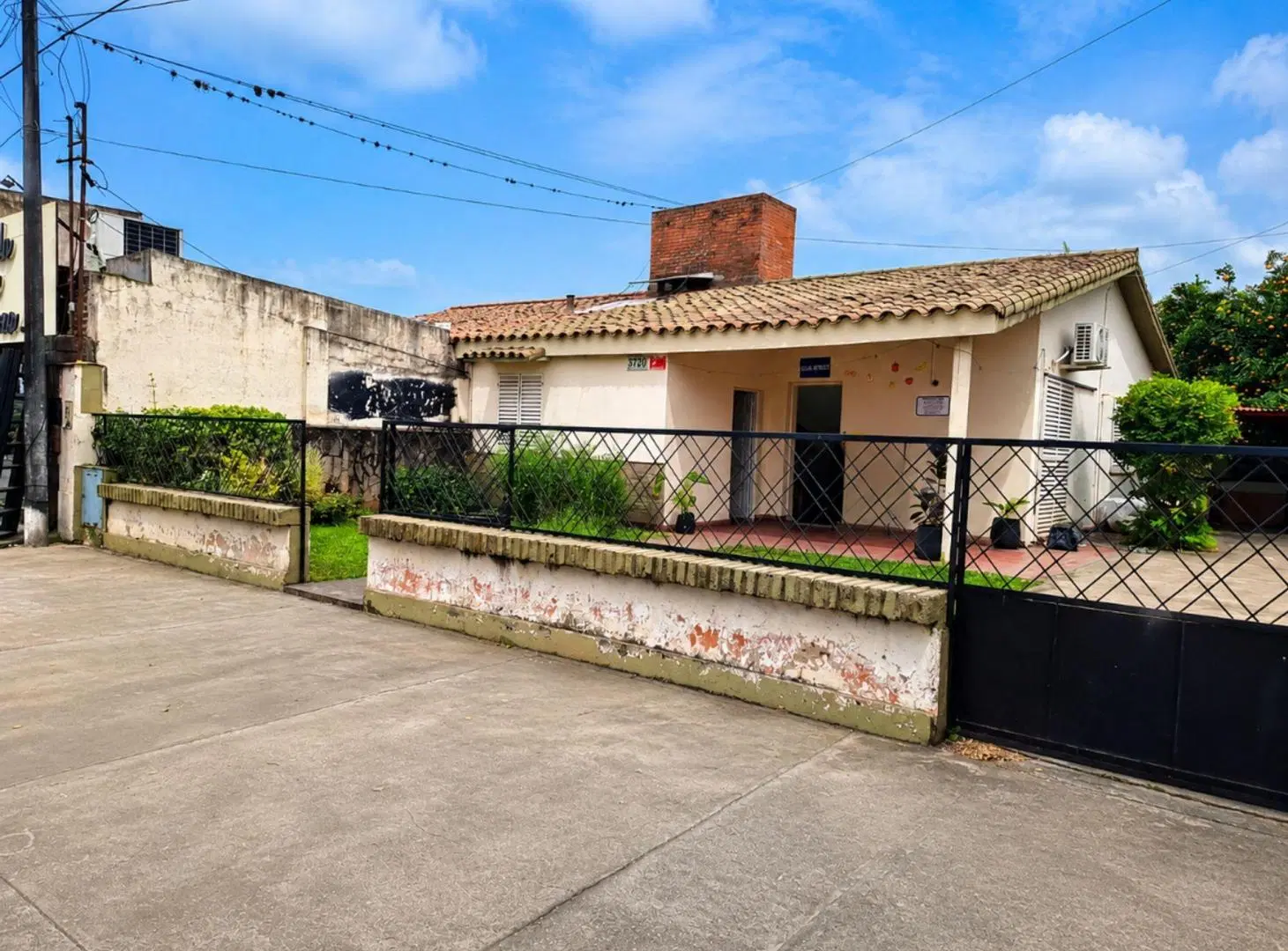 VENTA CASA SOBRE AVENIDA BELGRANO 3700- 3 DORM 5