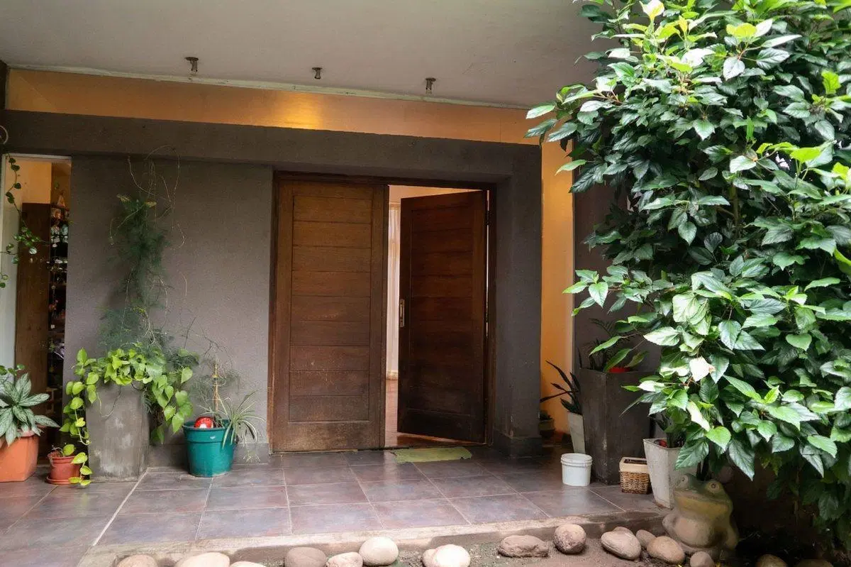 VENTA CASA EN YERBA BUENA- 4 DORM- 3 BAÑOS- PILETA 4