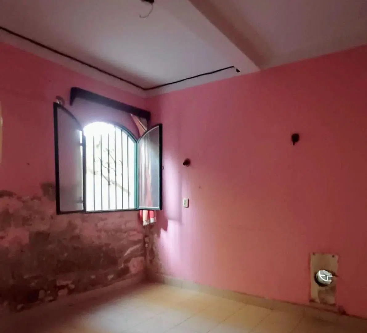 A RECICLAR CASA CON COCHERA - ZONA PZLETA. MITRE 5