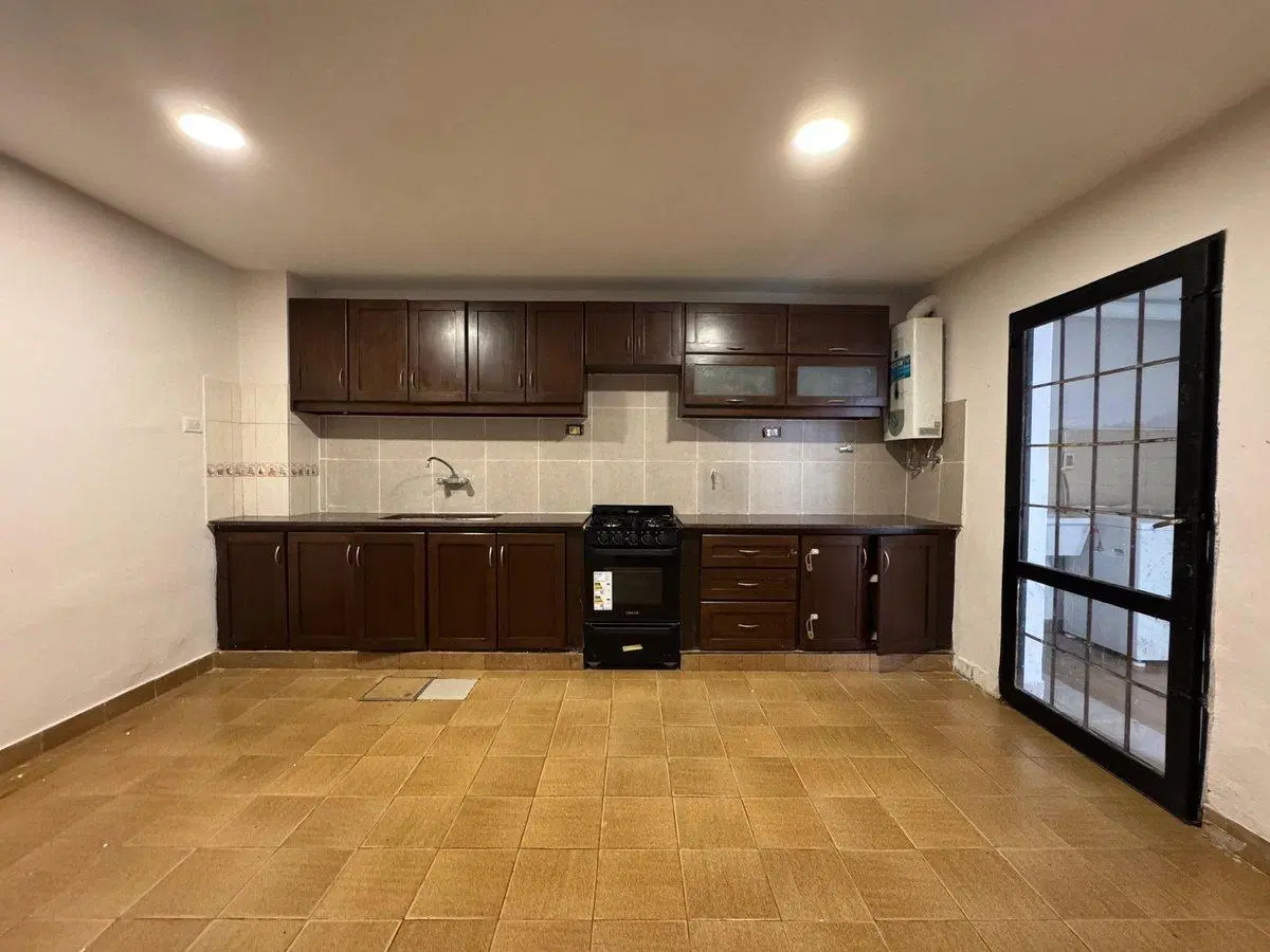 Casa tipo duplex  en venta 4 dorm zona Av America 3