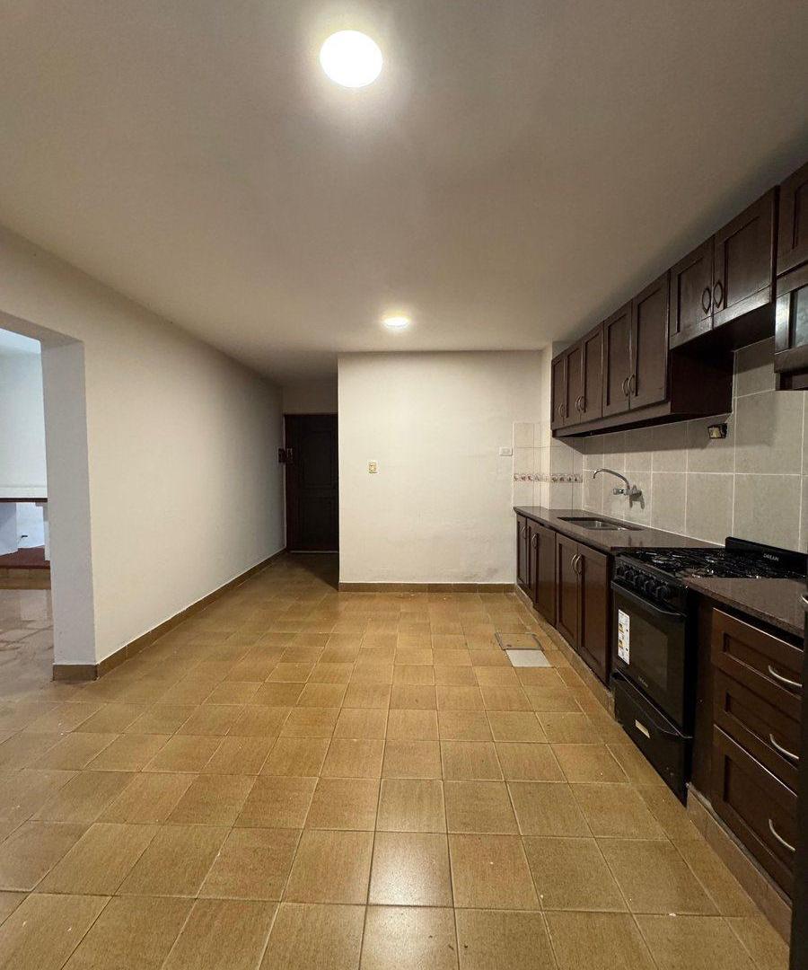 Foto de Casa tipo duplex en venta 4 dorm zona Av America, imagen 4