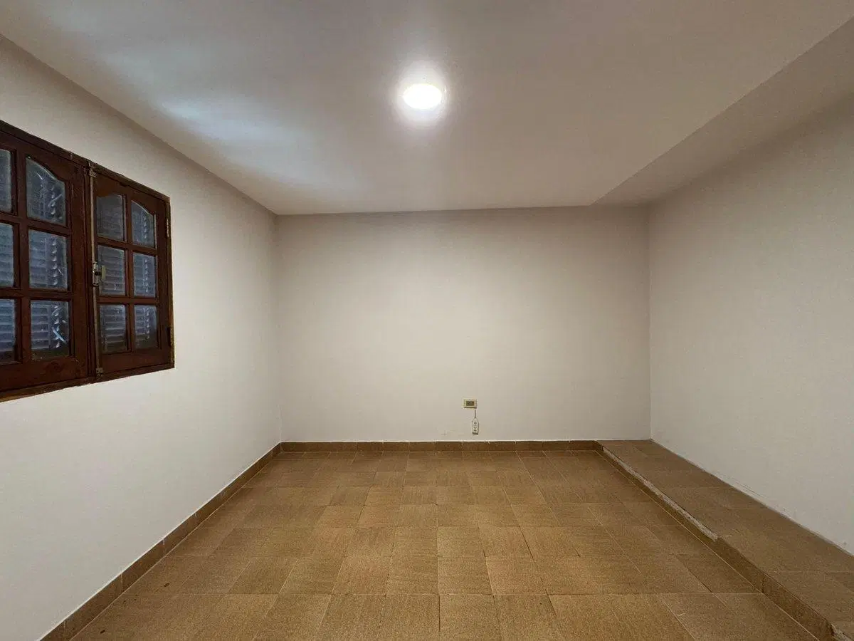 Casa tipo duplex  en venta 4 dorm zona Av America 4