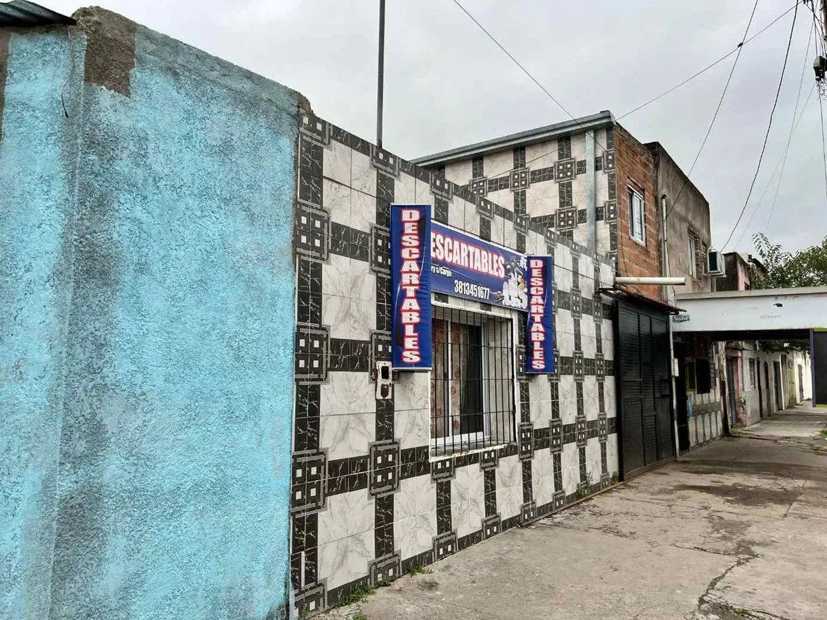 SE VENDE CASA CON LOCALES COMERCIALES 2