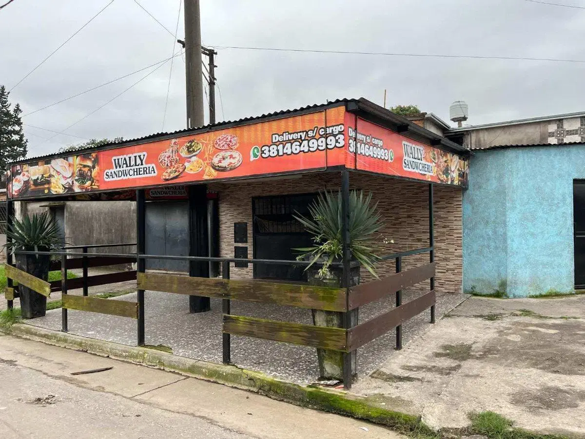 SE VENDE CASA CON LOCALES COMERCIALES 4