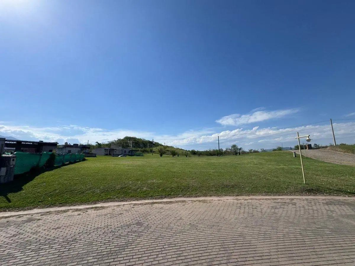 VENTA TERRENO CENTRAL PRADERAS DEL NOGAL 5