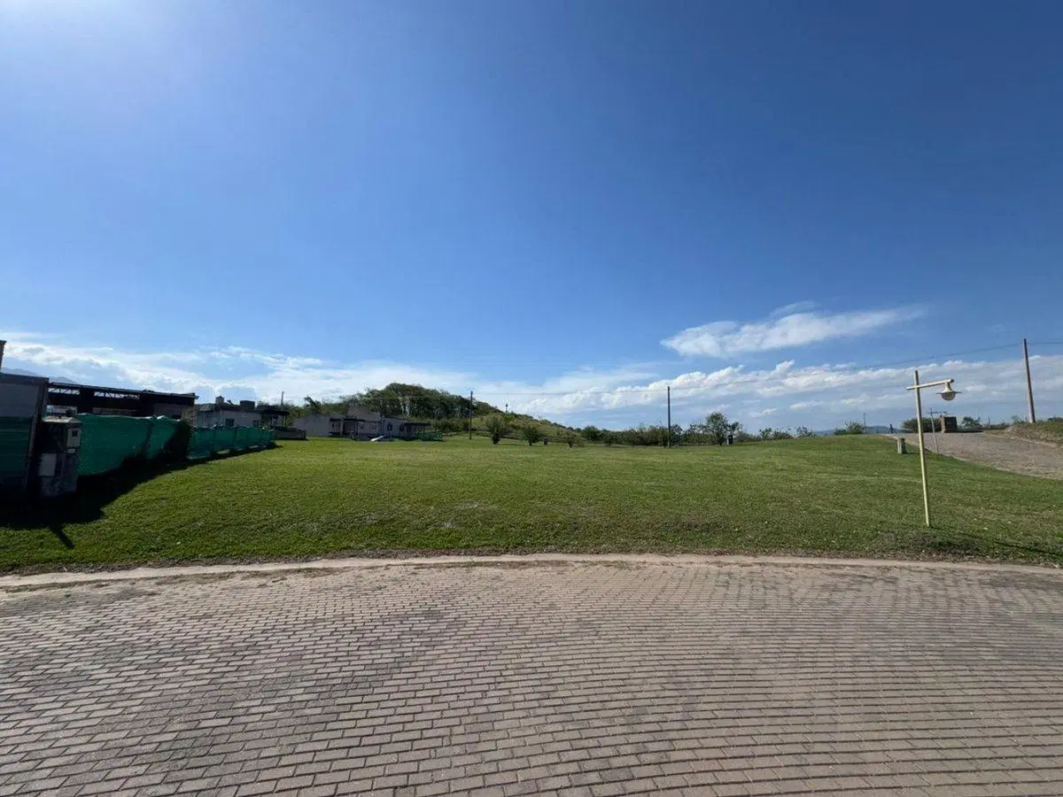 VENTA TERRENO CENTRAL PRADERAS DEL NOGAL 4