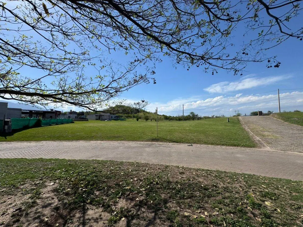 VENTA TERRENO CENTRAL PRADERAS DEL NOGAL 2