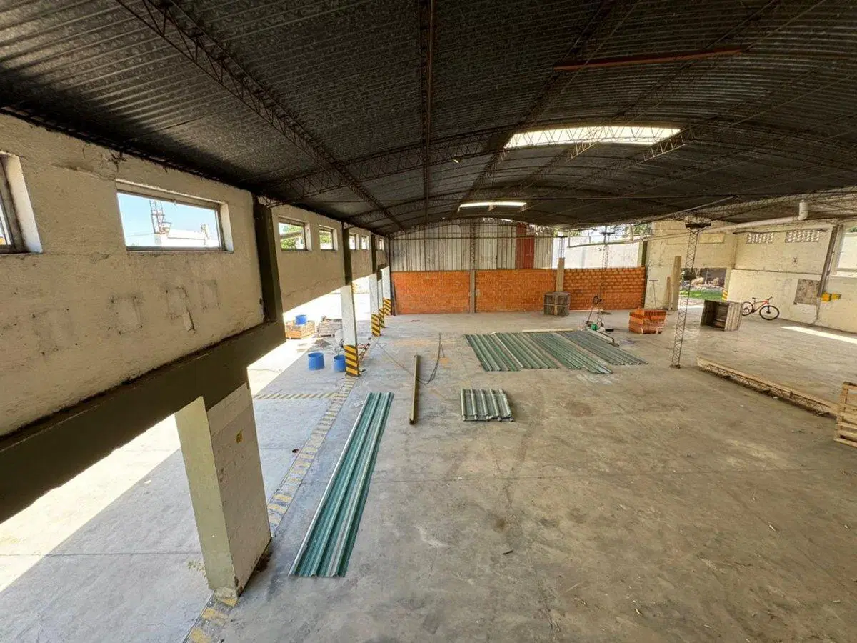 PREDIO INDUSTRIAL EN VENTA APTO GALPONES 5