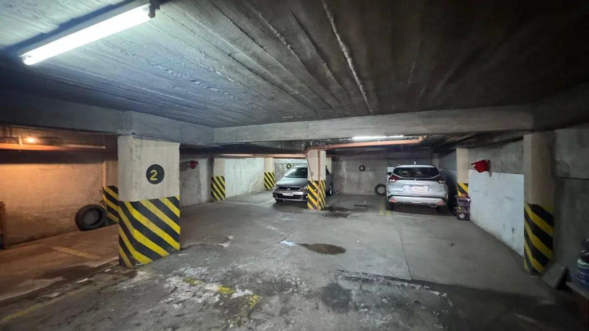VENTA COCHERA CÉNTRICA EXCELENTE INVERSIÓN 4