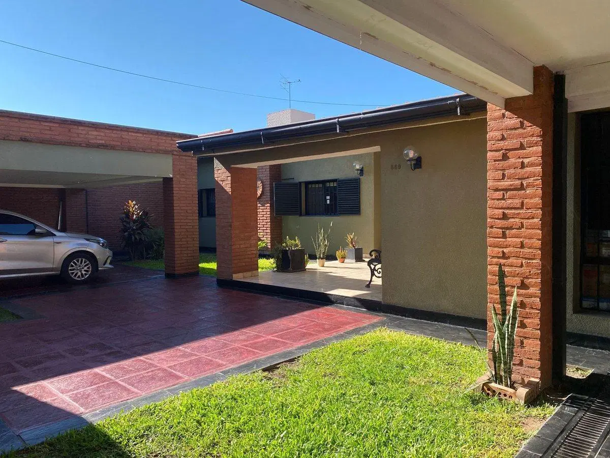 VENTA CASA 4 DORM 4 BAÑOS CON PILETA Y QUINCHO 2