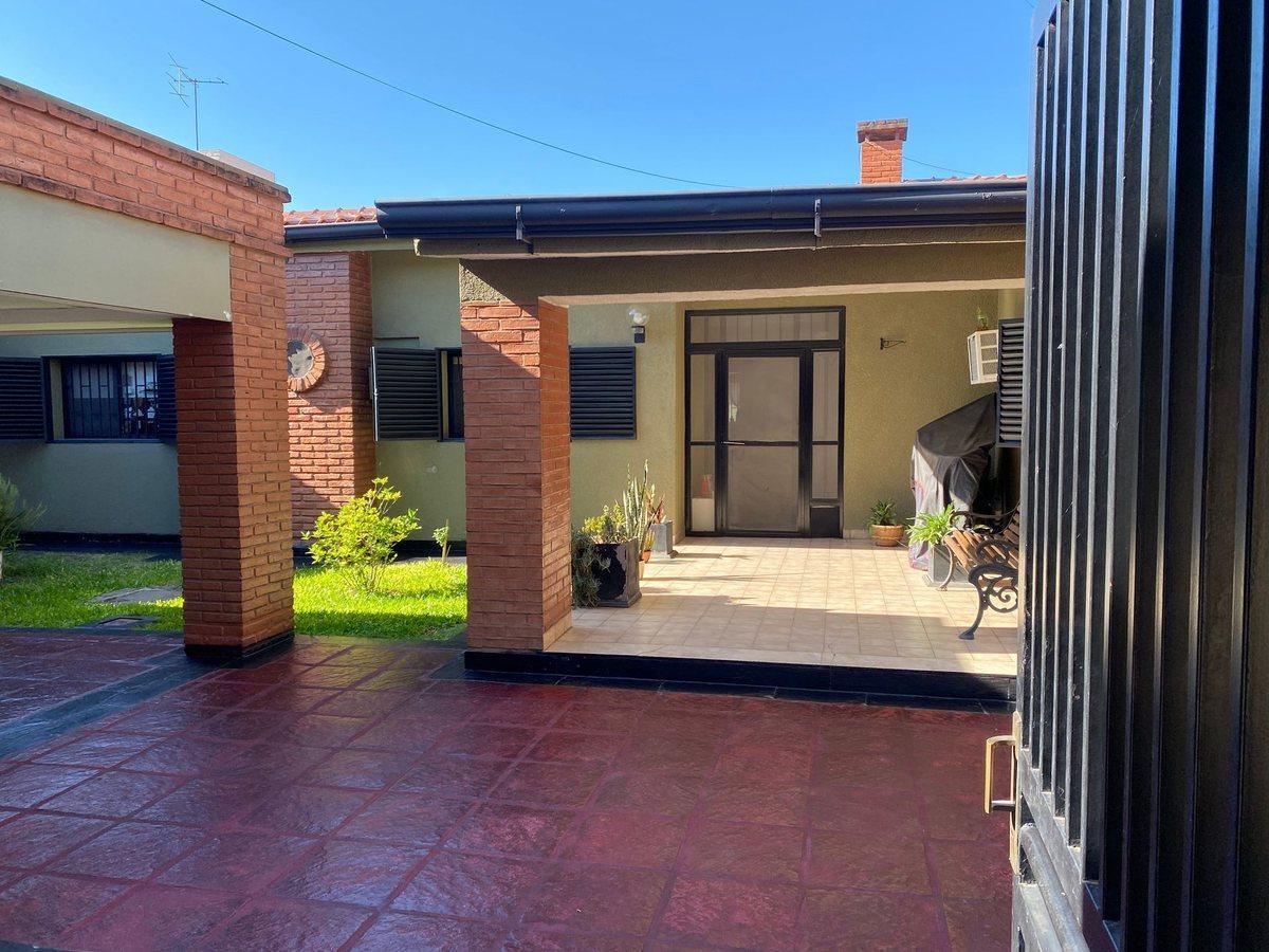 Foto de VENTA CASA 4 DORM 4 BAÑOS CON PILETA Y QUINCHO, imagen 3