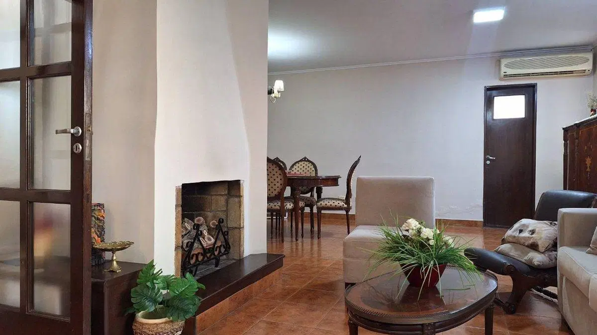 VENTA CASA 4 DORM 4 BAÑOS CON PILETA Y QUINCHO 5