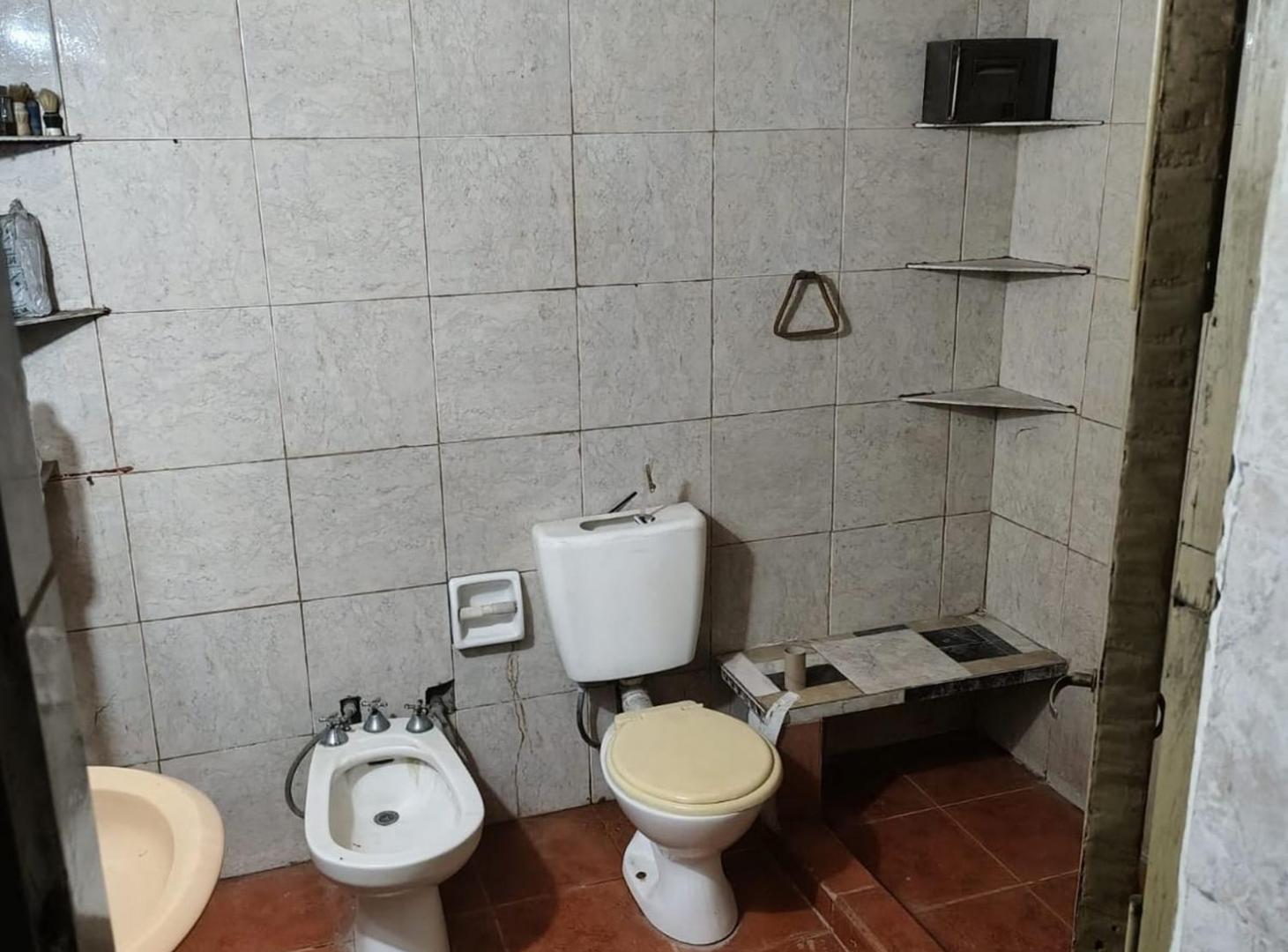 Foto de VENTA CASA 5 DORM-PARA USO COMERCIAL O RESIDENSIAL, imagen 2