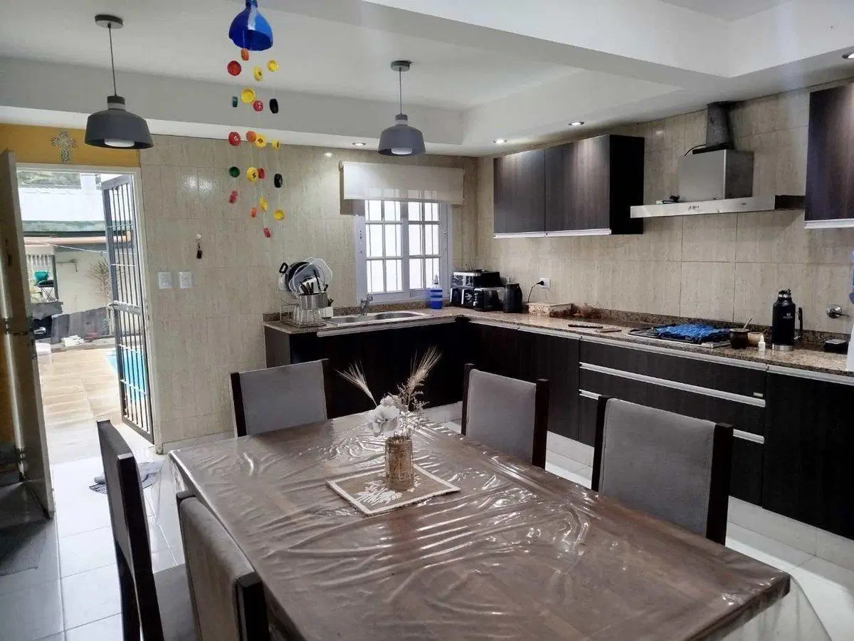 VENTA CASA ESQUINA A METROS DEL SHOPPING PORTAL 3