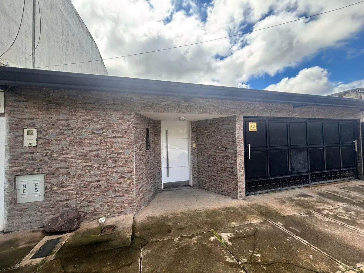 VENDO CASA EN BARRIO JUDICIAL 3 HABITACIONES 4