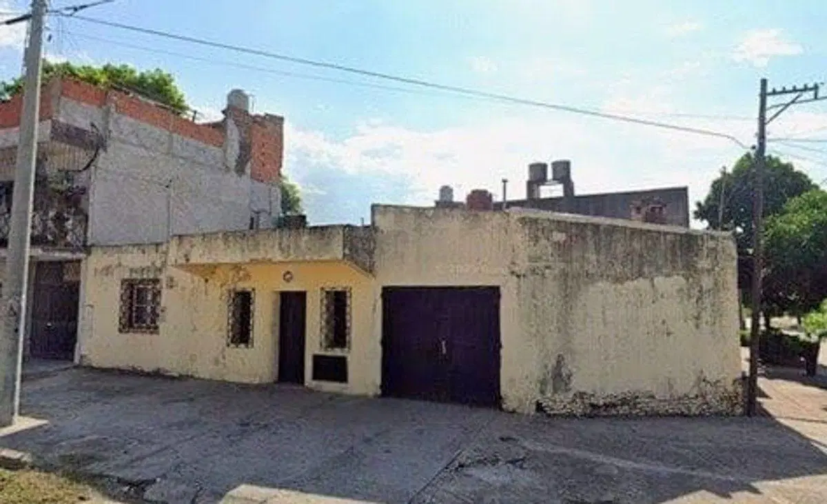 VENTA CASA 2 DORM. CON COCHERA - ZONA Pqe. 9 JULIO 2