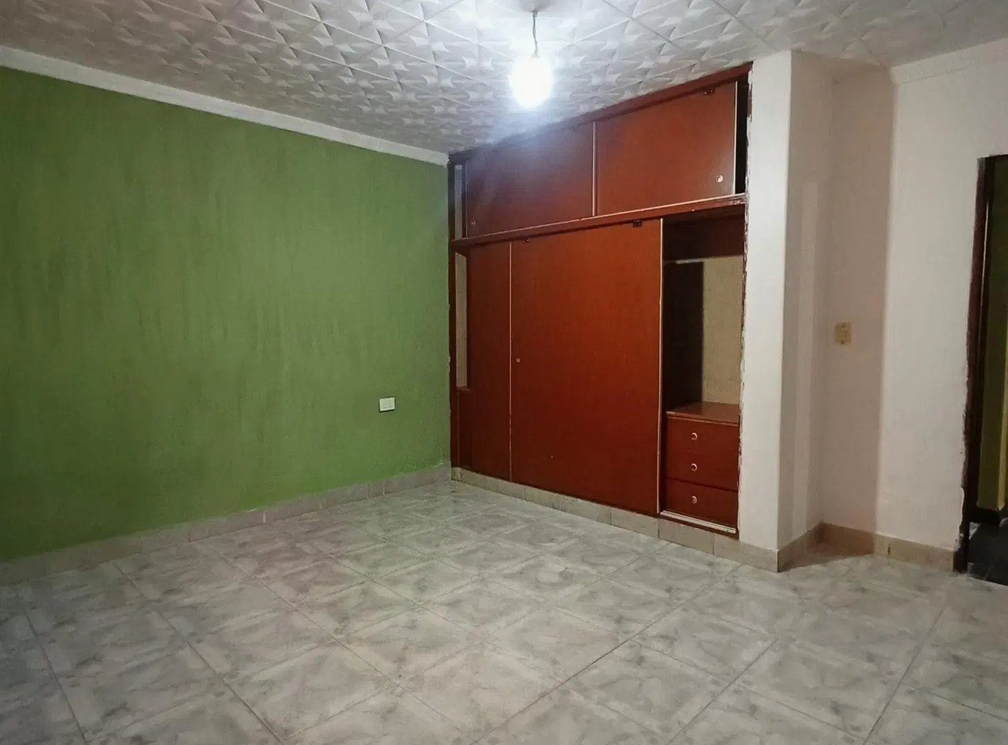 VENTA CASA 2 DORM. CON COCHERA - ZONA Pqe. 9 JULIO 4