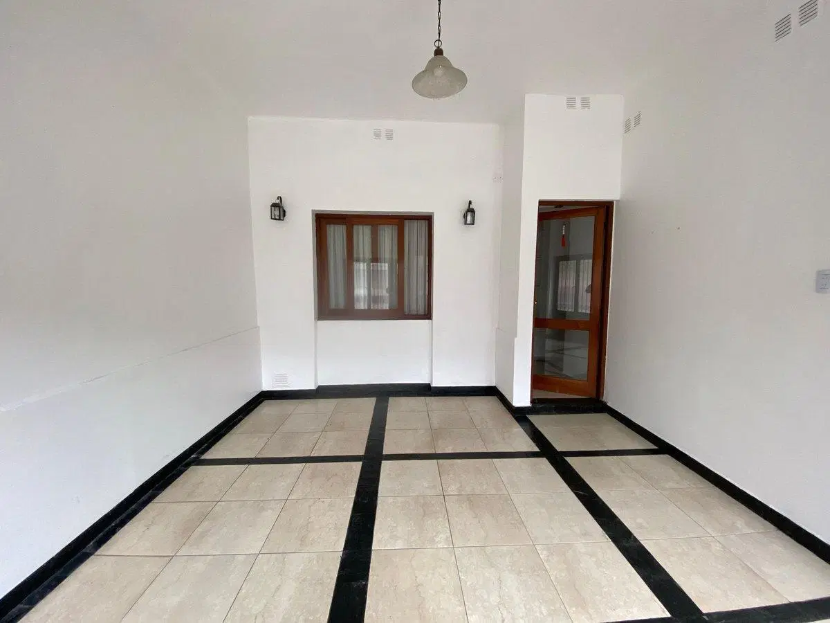 VENTA CASA 3 DORMITORIOS CON PILETA  BARRIO SUR 2