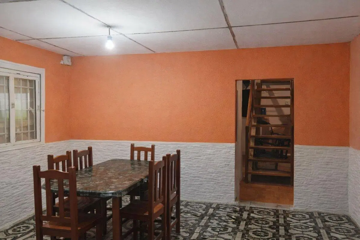 CASA ESQUINA-AMPLIO TERRENO Y POTENCIAL COMERCIAL 2