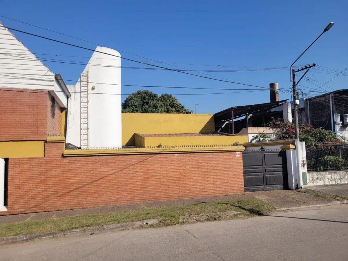 VENTA CASA ESQUINA BARRIO JARDIN 2