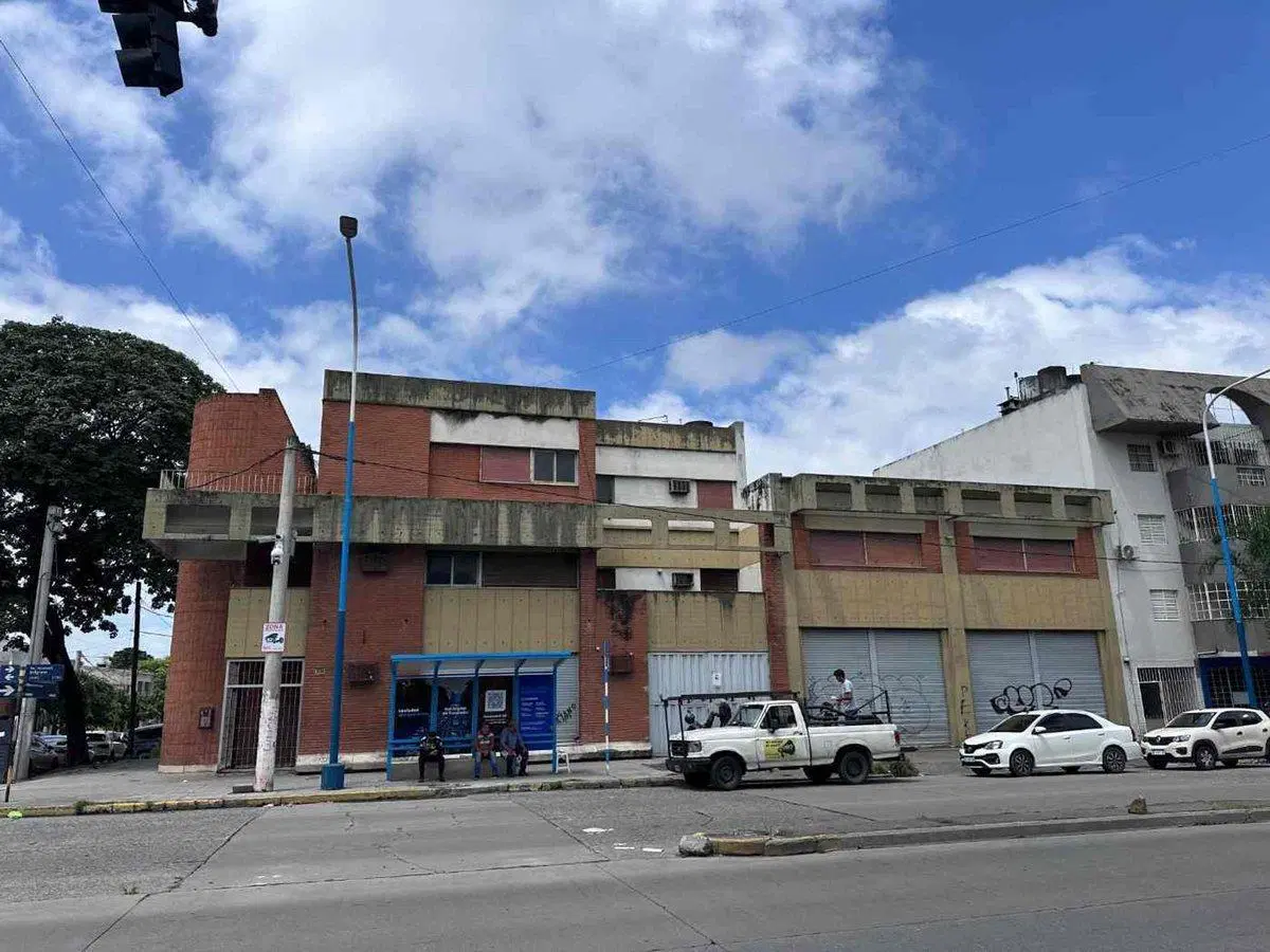 ALQUILER GALPON 600M2 AV BELGRANO Y NECOCHEA 4