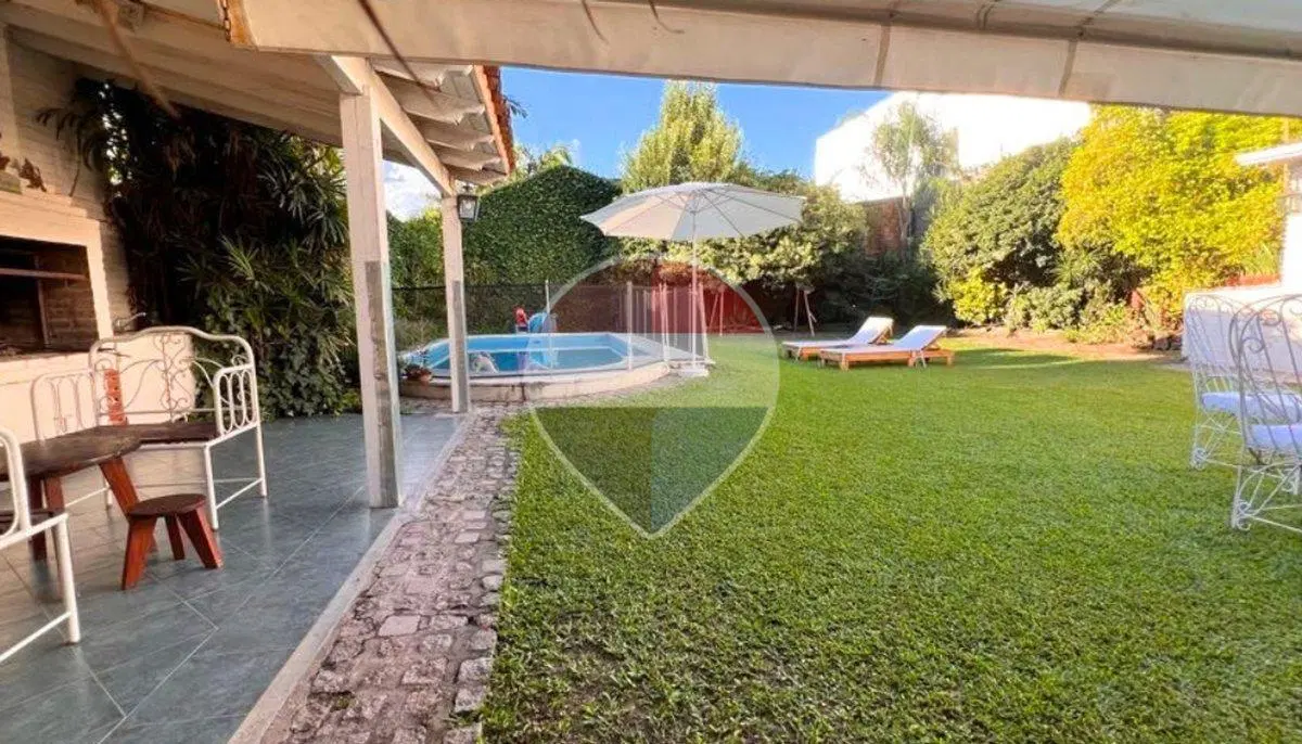 VENTA  CASA SOBRE AVENIDA MATE DE LUNA 5
