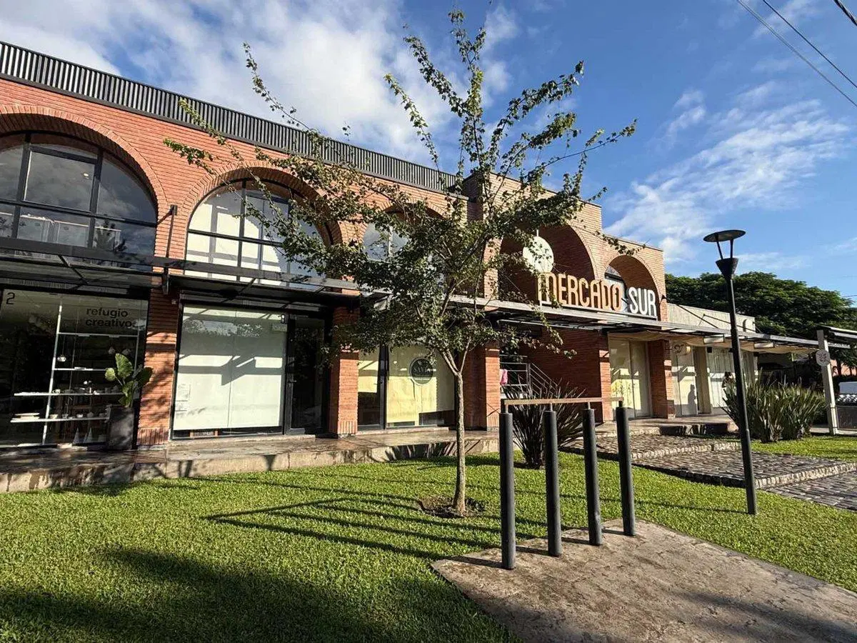 VENTA LOCAL COMERCIAL N°3 CON COCHERA YERBA BUENA 4