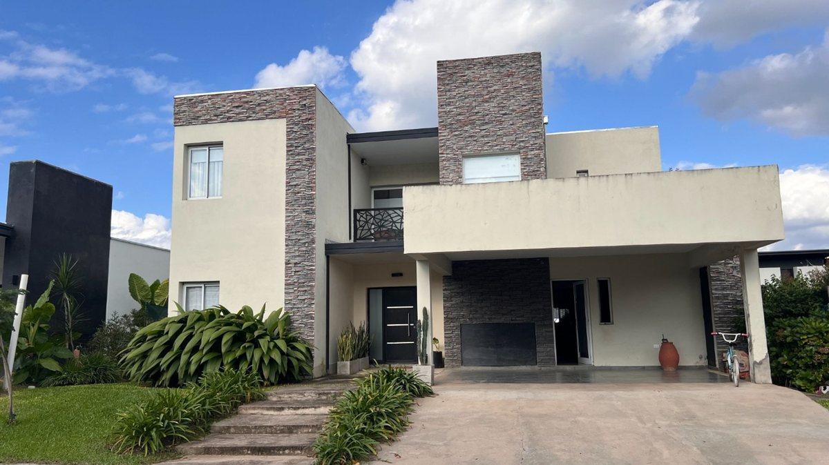 VENTA DE CASA DE 4 DORMITORIOS - ALTO VERDE 3