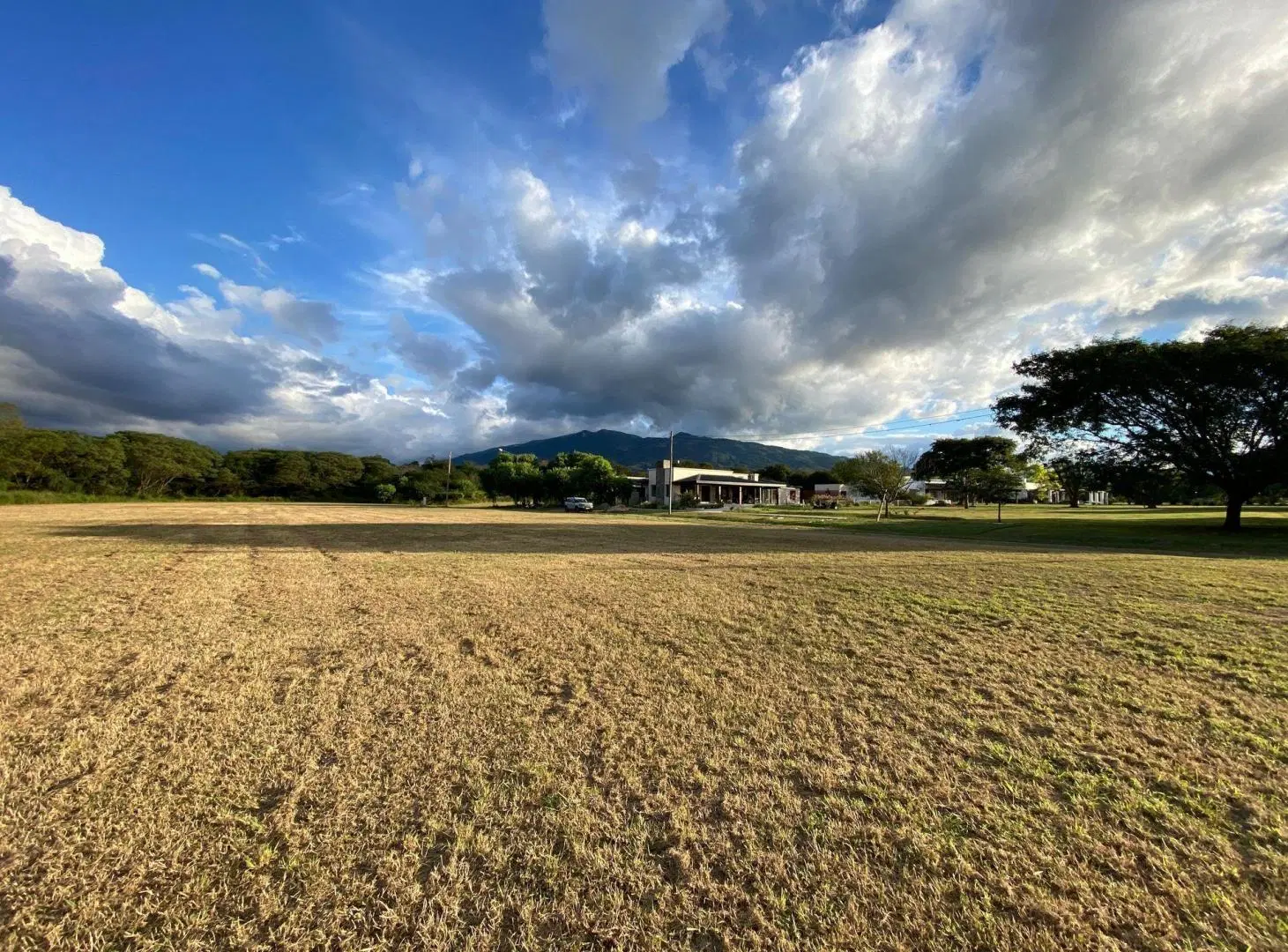 VENTA- LOTE EN CLUB DE CAMPO LAS CORTADERAS- RACO 3
