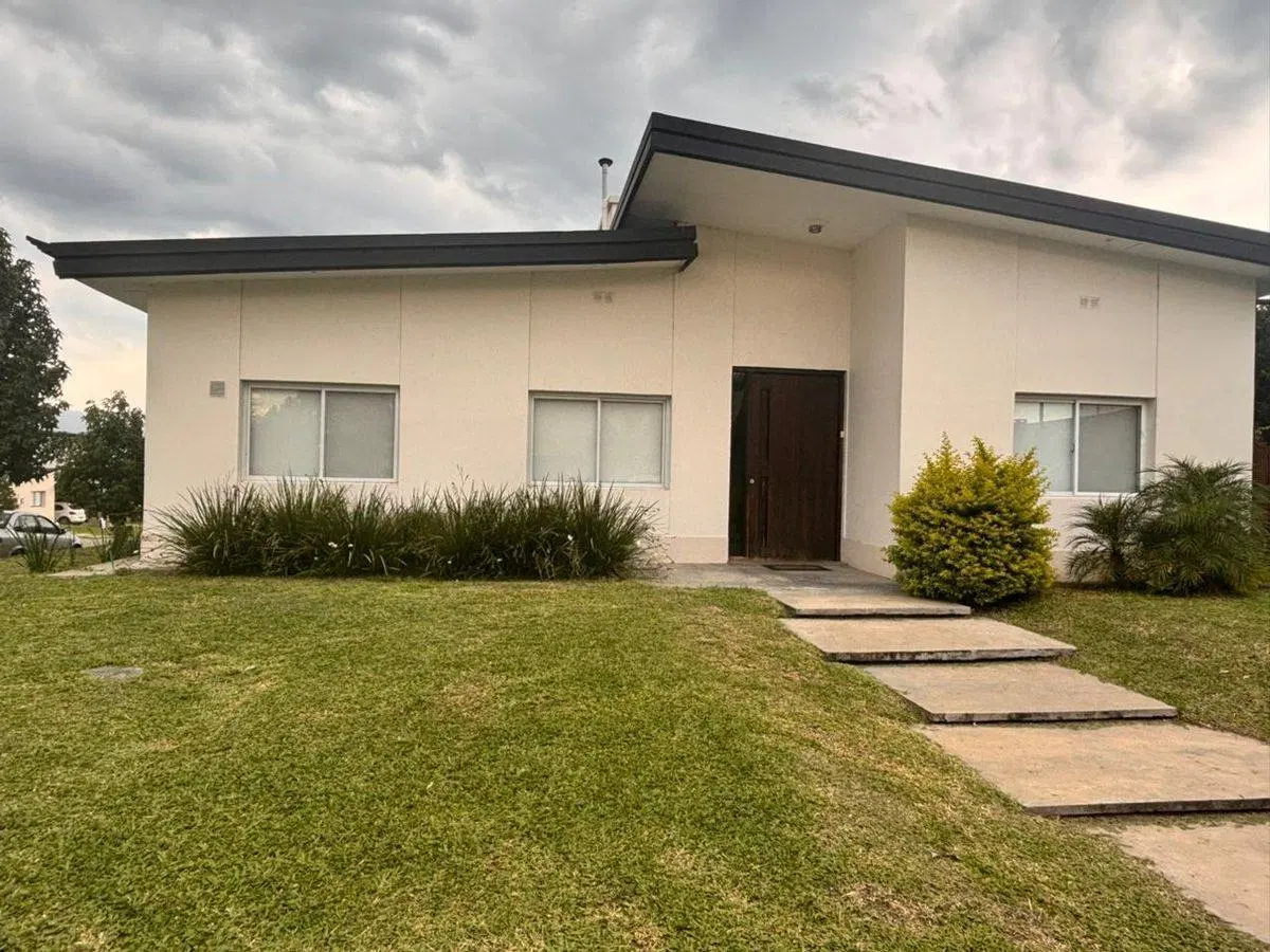VENDO CASA COUNTRY VILAGO A 15 MINUTOS DEL CENTRO 3