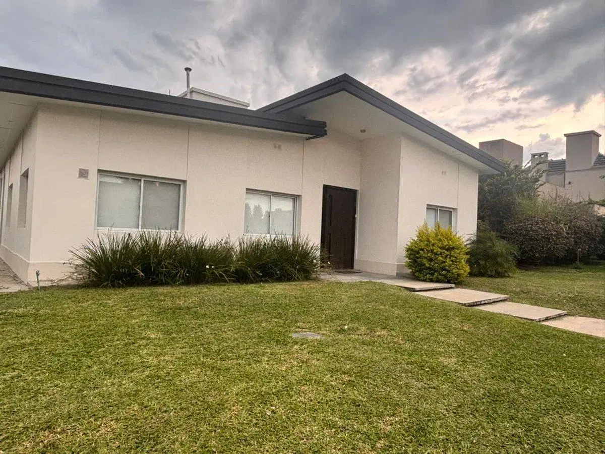 VENDO CASA COUNTRY VILAGO A 15 MINUTOS DEL CENTRO 4