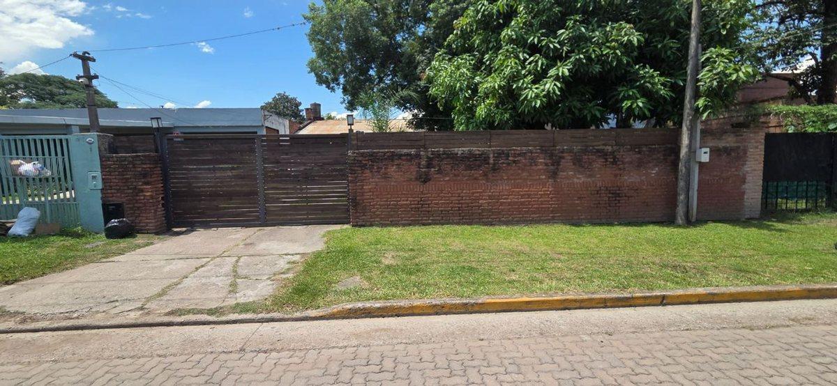 VENTA CASA A REFACCIONAR YERBA BUENA CON PILETA